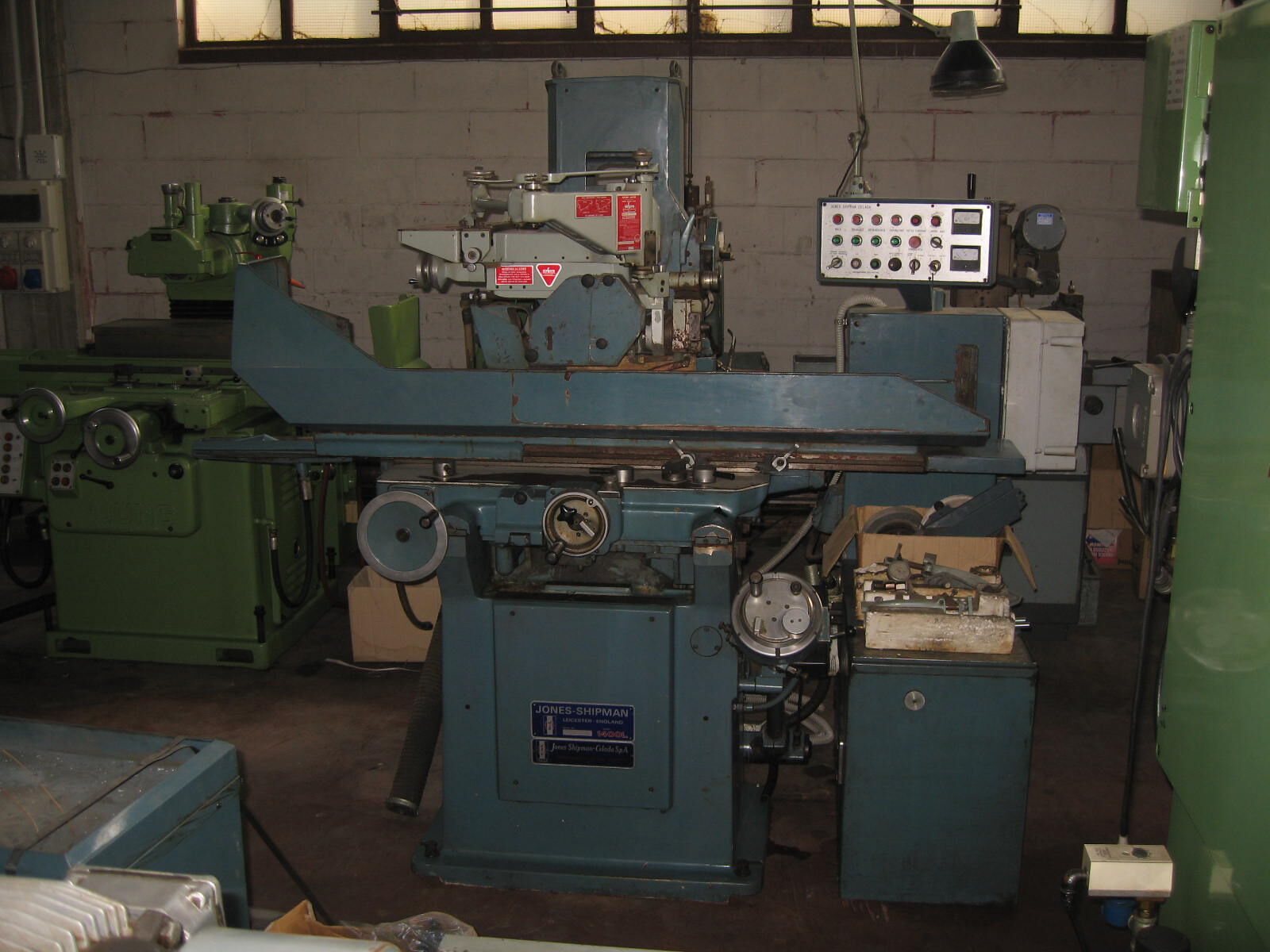 Wiederverkauf Schleifen Oberfläche JONES & SHIPMAN 1400 L gebraucht