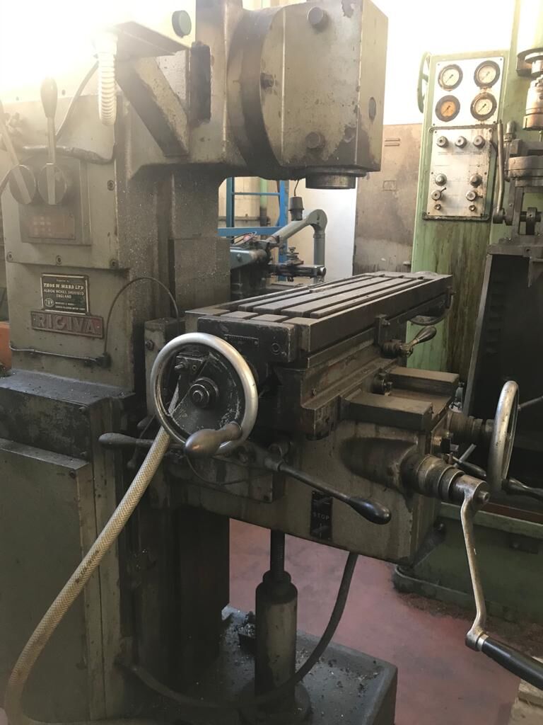 Wiederverkauf Fräsmachinen Vertikal RIGIVA V2 gebraucht
